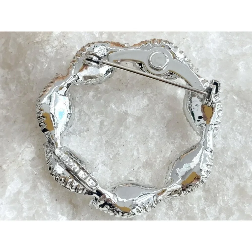Gerry's Designer Leaf Shaped Wreath Textuerd Classic Vintage Cute Brooch